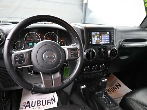 Used 2018 Jeep Wrangler Sahara w/ Dual Top Group AWD/4WD image 13