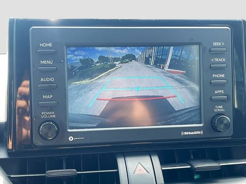 Used 2021 Toyota RAV4 XLE w/ Convenience Package FWD image 13