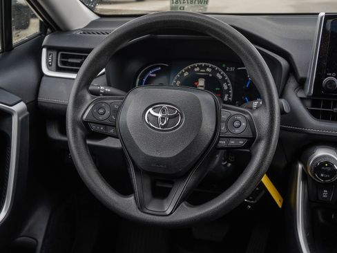Used 2024 Toyota RAV4 LE AWD/4WD image 15
