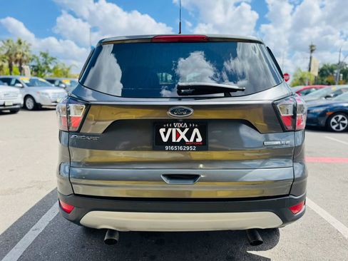 Used 2017 Ford Escape SE w/ SE Sport Appearance Package FWD image 6