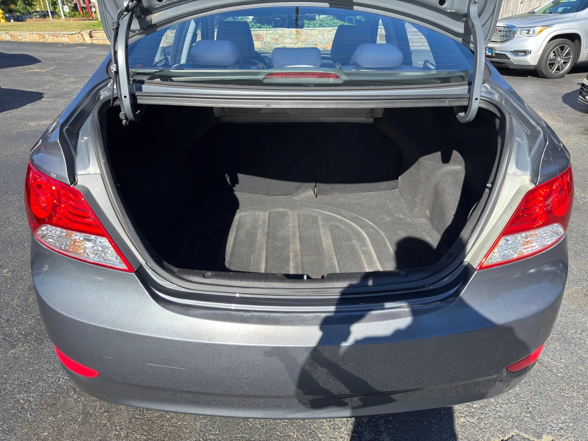 Used 2012 Hyundai Accent GLS FWD image 7
