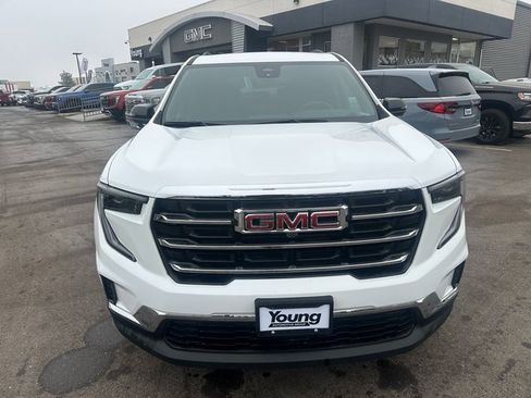 Used 2025 GMC Acadia Elevation image 9