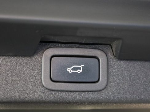 Used 2019 Land Rover Discovery SE image 20