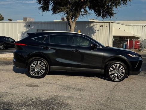 Used 2023 Toyota Venza XLE image 10