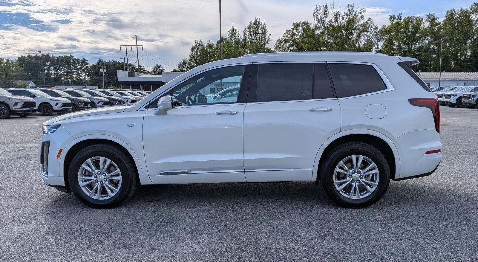 Used 2024 Cadillac XT6 Luxury w/ LPO, Floor Liner Package AWD/4WD image 5