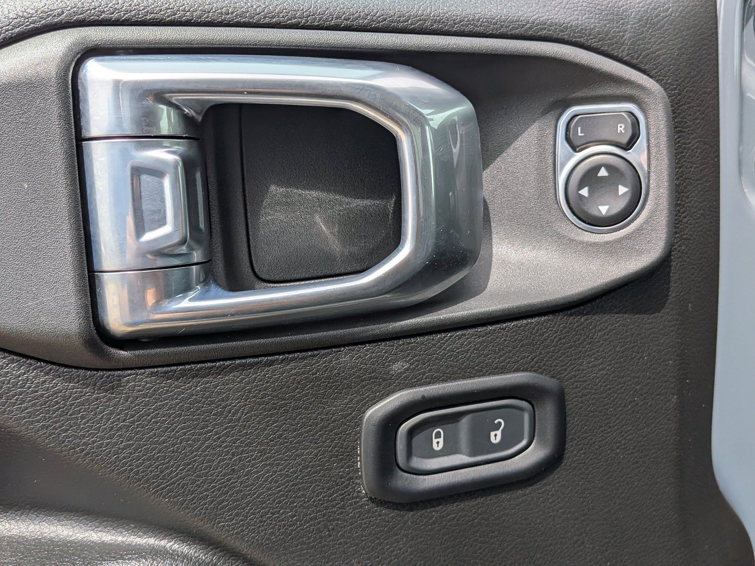 Used 2025 Jeep Wrangler Unlimited Sport AWD/4WD image 29