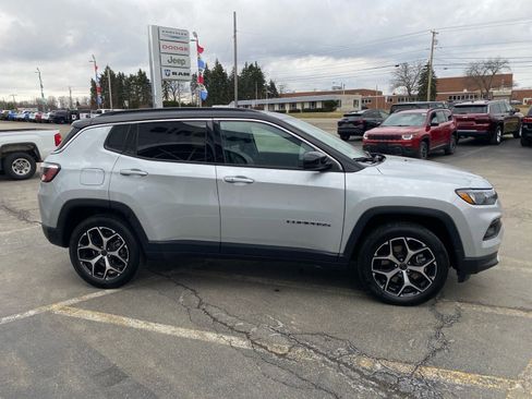 Used 2025 Jeep Compass Limited image 6