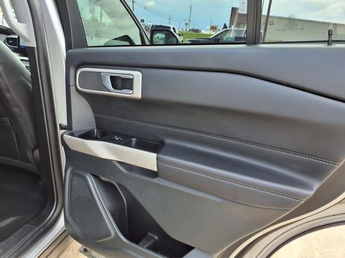 Used 2023 Ford Explorer XLT w/ Equipment Group 202A image 9