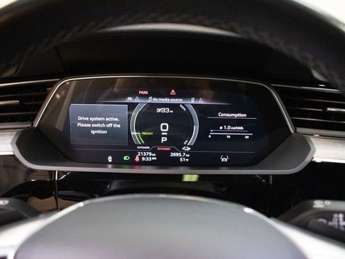 Used 2023 Audi e-tron Premium Plus w/ Premium Plus Package image 13