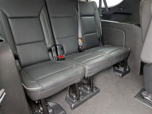 Used 2023 Chevrolet Suburban Premier image 31