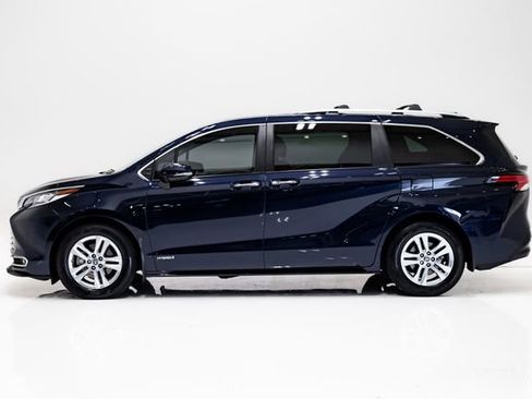 Used 2021 Toyota Sienna Limited FWD image 31