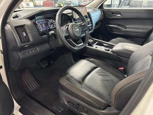 Certified 2024 Nissan Pathfinder SL AWD/4WD image 9
