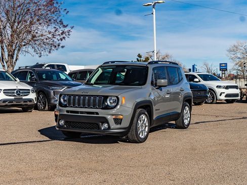 Used 2020 Jeep Renegade Latitude image 3