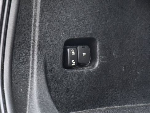 Used 2018 Ford Edge Titanium w/ Equipment Group 302A AWD/4WD image 18