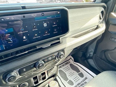 Used 2025 Jeep Gladiator Nighthawk image 23