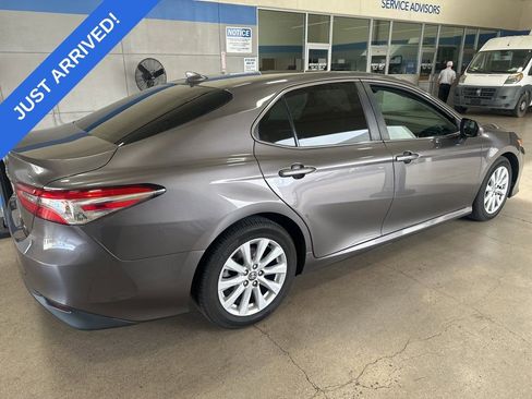 Used 2020 Toyota Camry LE FWD image 3