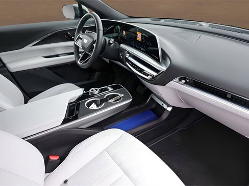 Certified 2024 Cadillac Lyriq Sport image 29