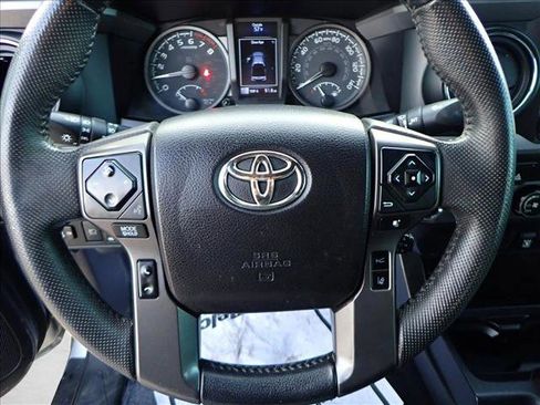 Used 2020 Toyota Tacoma TRD Off-Road image 12