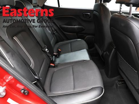 Used 2023 Hyundai Venue Limited FWD image 24