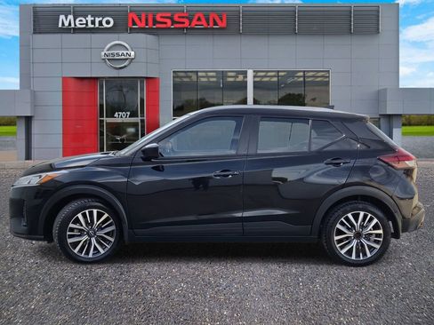 Used 2022 Nissan Kicks SV image 3