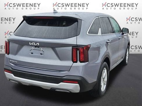 Used 2024 Kia Sorento LX image 5