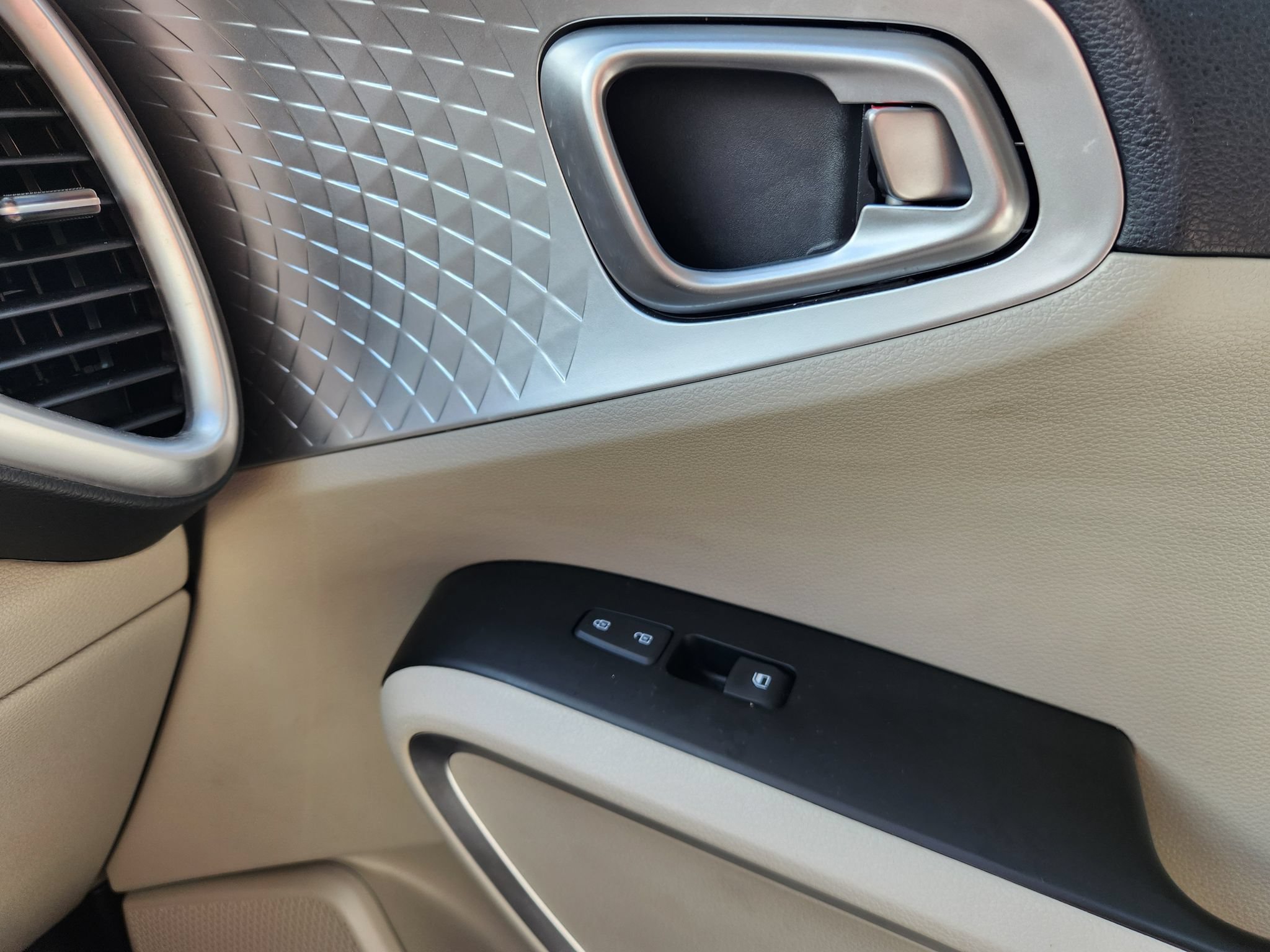 Used 2025 Kia Soul LX w/ LX Technology Package FWD image 28