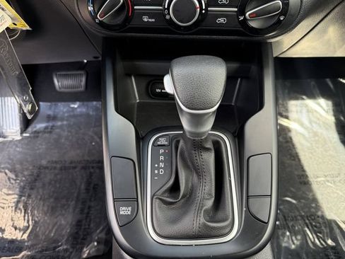 Used 2025 Kia Soul LX w/ LX Technology Package FWD image 21