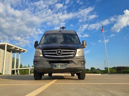 Used 2014 Mercedes-Benz Sprinter 2500 image 3