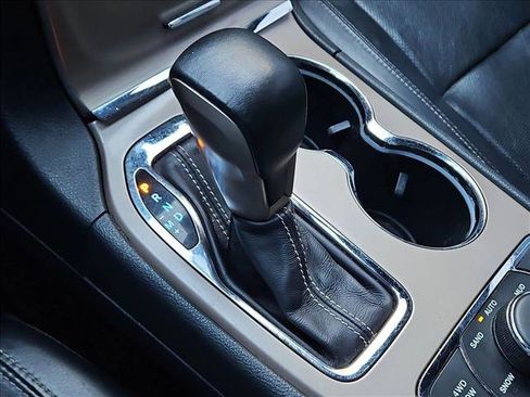 Used 2017 Jeep Grand Cherokee Limited w/ Luxury Group II image 11