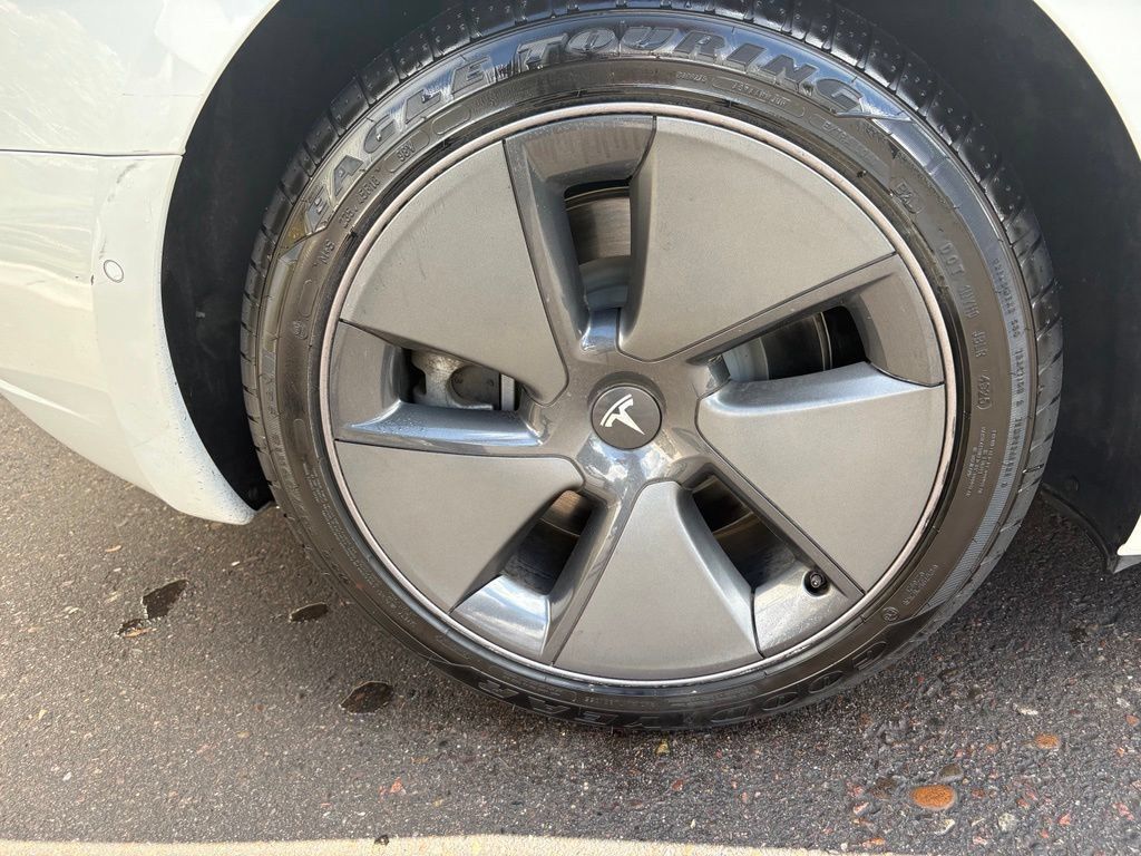 Used 2021 Tesla Model 3 Standard Range Plus RWD image 5