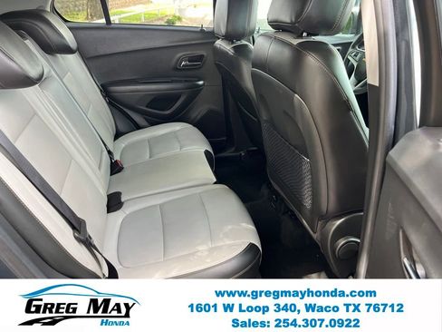 Used 2021 Chevrolet Trax LT w/ Premium Seat Package FWD image 14
