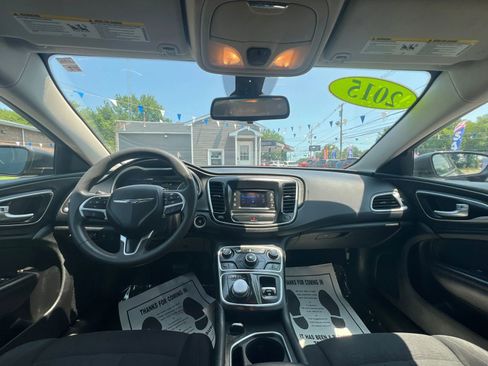 Used 2015 Chrysler 200 Limited image 29