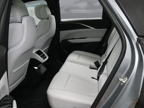 Used 2024 Cadillac Lyriq Luxury AWD/4WD image 36