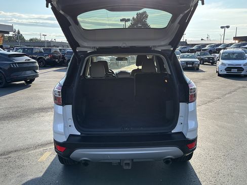 Used 2017 Ford Escape Titanium w/ Canadian Touring Package AWD/4WD image 7