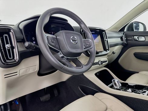 Used 2023 Volvo XC40 B4 Ultimate image 22