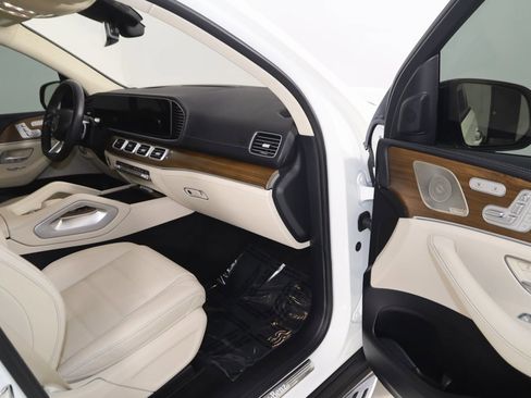 Used 2024 Mercedes-Benz GLS 580 4MATIC image 55