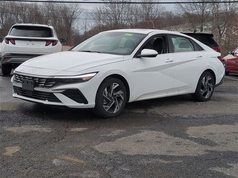 Certified 2025 Hyundai Elantra SEL image 7