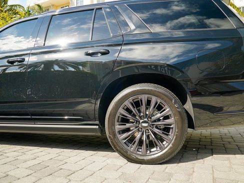 Used 2025 Cadillac Escalade Sport Platinum w/ LPO, ONYX Package image 18