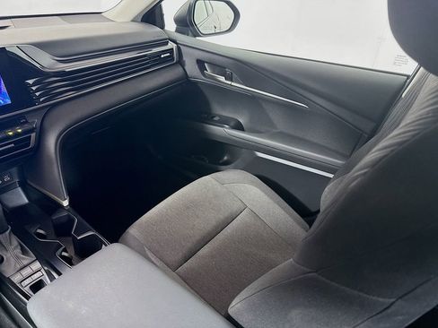 Used 2025 Toyota Camry LE image 21