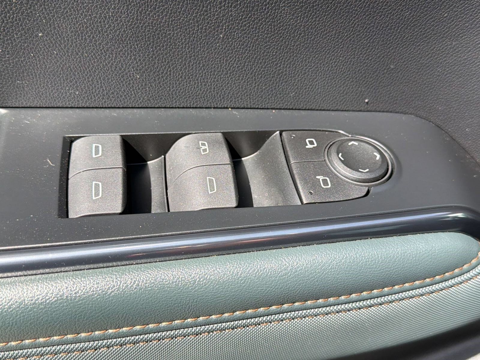 Used 2025 GMC Acadia AT4 w/ LPO, Floor Liner Package AWD/4WD image 15