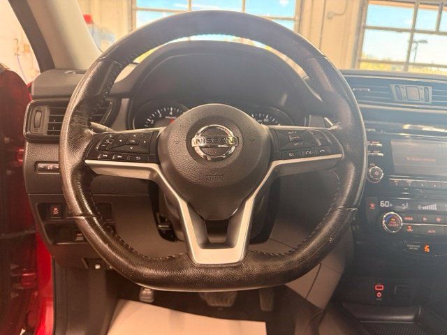 Used 2017 Nissan Rogue SV AWD/4WD image 11