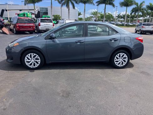 Used 2017 Toyota Corolla LE FWD image 2