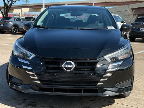 Used 2025 Nissan Versa SV image 3