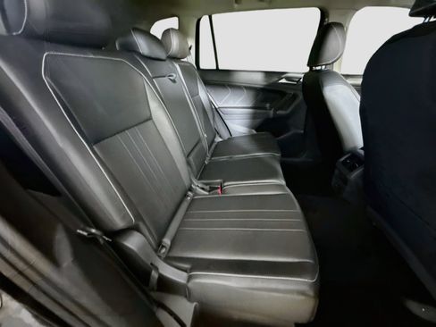 Used 2024 Volkswagen Tiguan SE AWD/4WD image 27