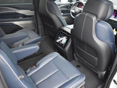 Used 2025 Cadillac Escalade IQ Luxury 2 AWD/4WD image 32
