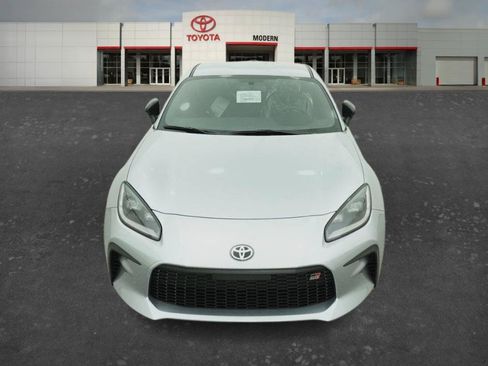 Used 2026 Toyota GR86 Premium w/ Performance Package RWD image 16