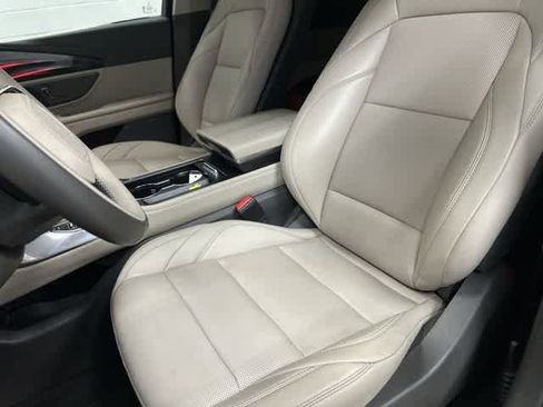 Used 2025 Lincoln Nautilus Premier AWD/4WD image 10