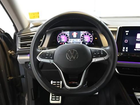 Used 2024 Volkswagen Atlas Peak Edition SEL AWD/4WD image 4
