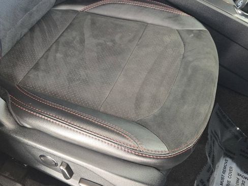 Used 2018 Ford Explorer XLT w/ Equipment Group 202A image 4