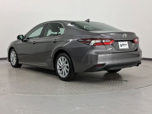 Used 2021 Toyota Camry LE image 3